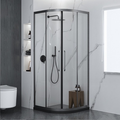Villa salle de bain salle de douche avec boîtier en verre texturé et finition en acier