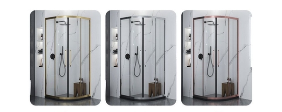 Villa salle de bain salle de douche avec boîtier en verre texturé et finition en acier