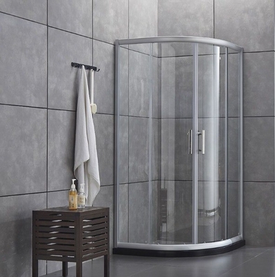 Salle de douche coulissante avec finition brossée ajout moderne à la salle de bain