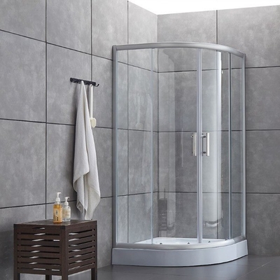 Salle de douche coulissante avec finition brossée ajout moderne à la salle de bain