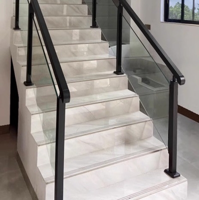 Mat finition en acier inoxydable plafond de verre garde-corps pilier de mât pour les systèmes de balcon