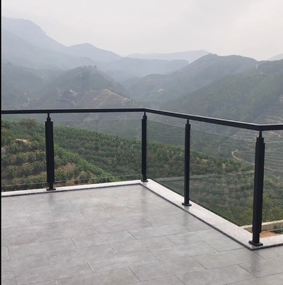 Mat finition en acier inoxydable plafond de verre garde-corps pilier de mât pour les systèmes de balcon