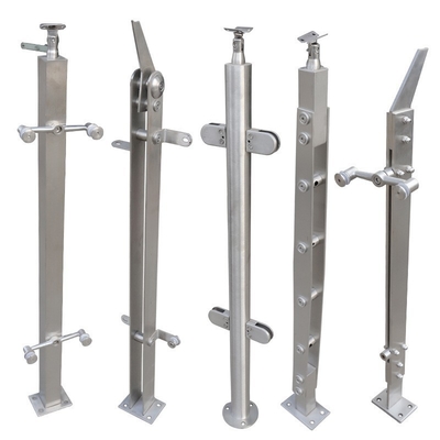 Colonnes de métro en acier inoxydable à finition miroir