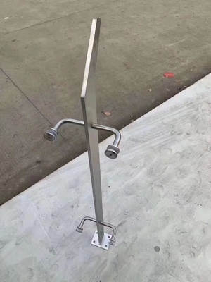 Plancher de villa en acier inoxydable 304 Escalier de pont à colonne montée avec poignée de verre