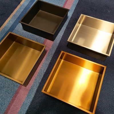 Niche en acier inoxydable de surface brossée pour douche et serviettes dans la salle de bain de design moderne