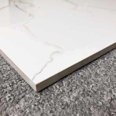600*600mm Porcelaine Or. Blanc Pour un charme intemporel