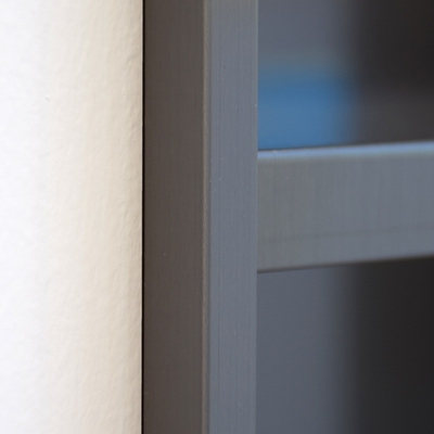 Niche de douche de salle de bains avec un design moderne et une lumière LED étanche