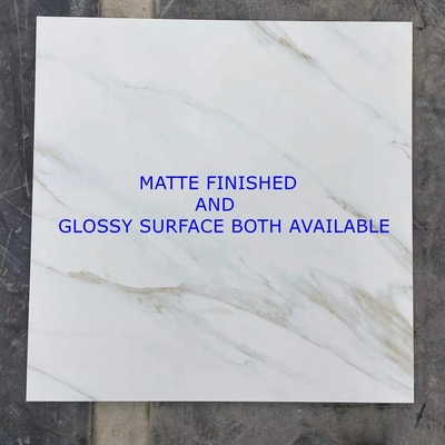 Porcelaine à corps complet résistant aux acides Polissé 60x60 Carreaux avec du marbre d'or Calacatta