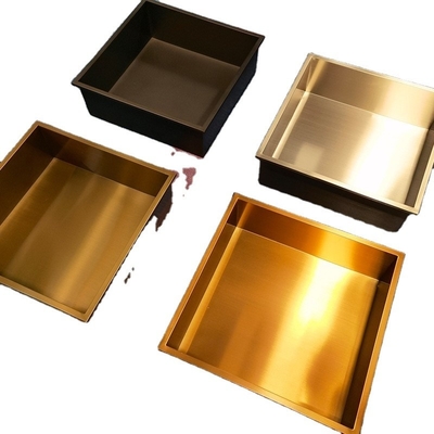 Design de salle de bain moderne LED Niche de douche dorée avec tuiles et garnitures SMC