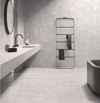 Moderne style carreaux de porcelaine gris clair et blanc travertin regard carreaux de mur extérieur